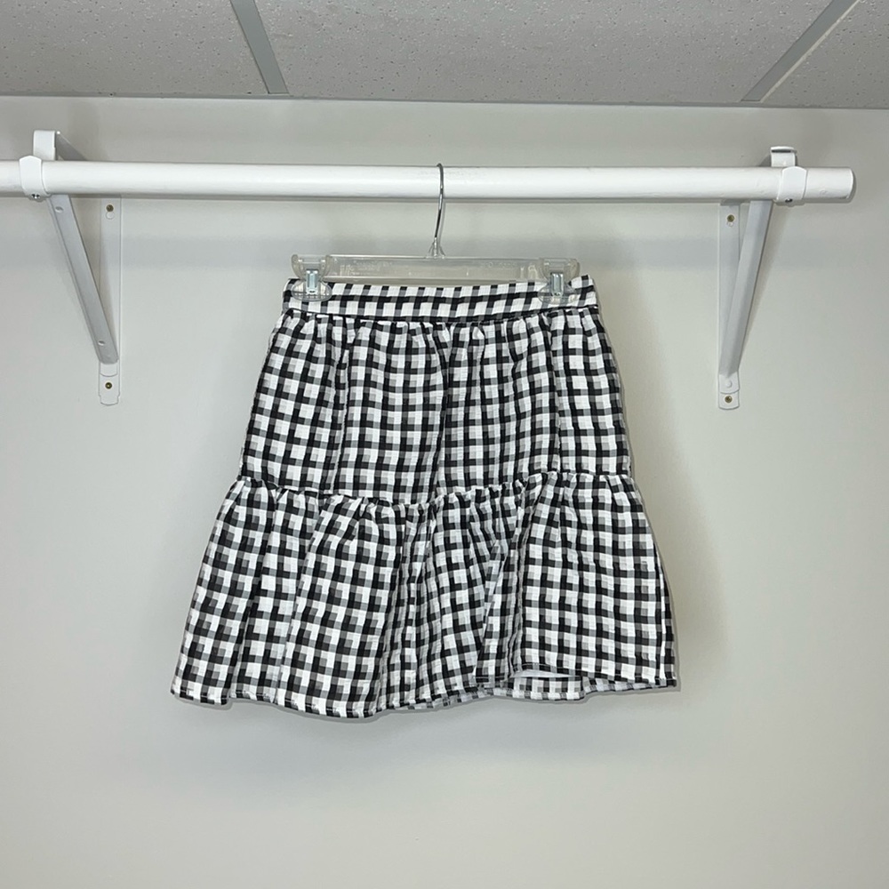 NWT Topshop Black & White Ruffle Skirt- 6